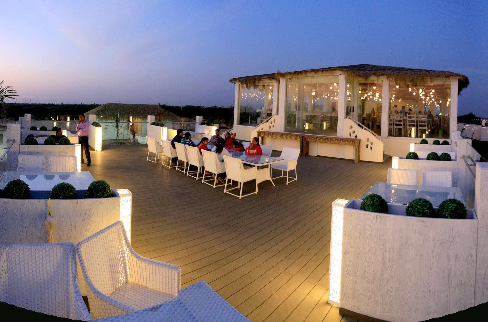 Serena Beach Resort Māndvi Exteriör bild